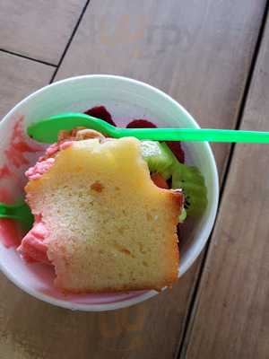 Lola's Frozen Yogurt