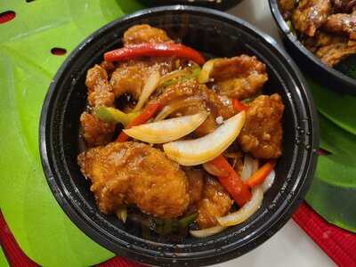 Rien Tong Thai Asian Restaurant & Sushi Bar - Arlington