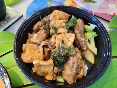 Rien Tong Thai Asian Restaurant & Sushi Bar - Arlington