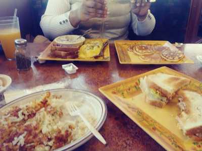 Noni's Sherwood Grille