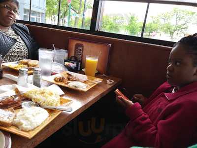 Noni's Sherwood Grille