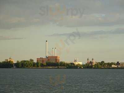 Robert's Riverwalk Bistro