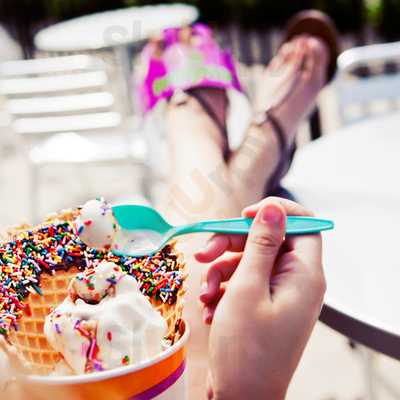 Froyoz Northshore Town Center