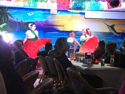 El Pelicano Restaurant & Lounge