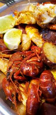 Shaking Seafood & Wings