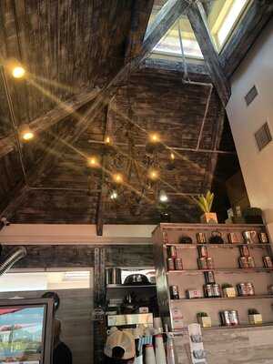 La'chloe Cafe And Rolled Ice Cream