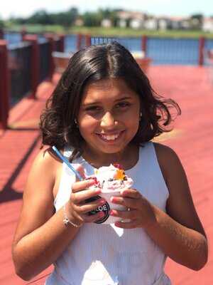 La'chloe Cafe And Rolled Ice Cream