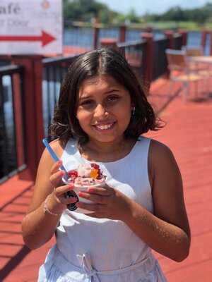 La'chloe Cafe And Rolled Ice Cream