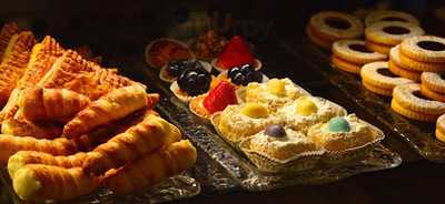 La'chloe Cafe And Rolled Ice Cream