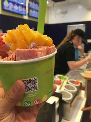 Freezing Thai Rolled Ice Cream