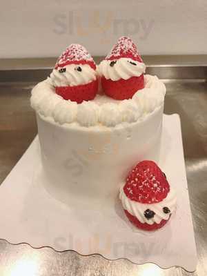 Freezing Thai Rolled Ice Cream