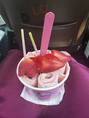 Freezing Thai Rolled Ice Cream