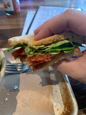 Charlies On The Avenue