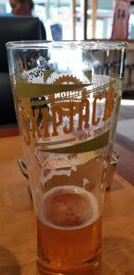 Charlies On The Avenue