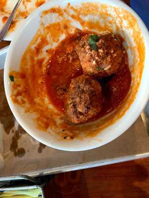 Charlies On The Avenue