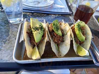 Charlies On The Avenue