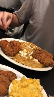 Kiki's Chicken And Waffles