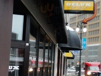 Delux Cocktail Lounge