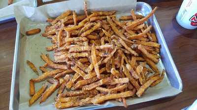 Mooyah Burgers, Fries & Shakes