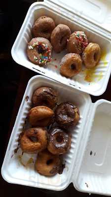 Do Good Donuts & Treats