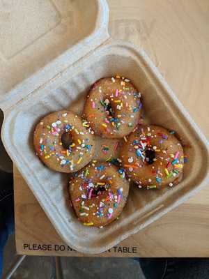 Do Good Donuts & Treats