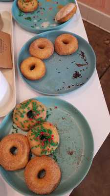 Do Good Donuts & Treats