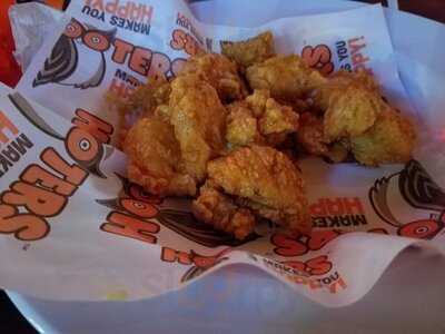 Hooters