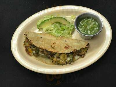 Guanaquita's Tacos & Pupusas