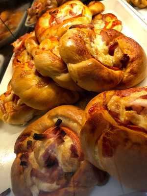 Napoleon Super Bakery