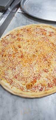 Luke's Pizzeria And Grocery