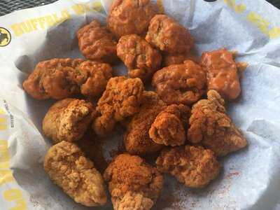 Buffalo Wild Wings Grill & Bar