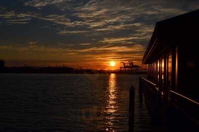 Eves Waterfront Restaurant