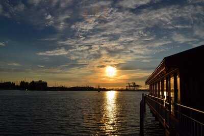 Eves Waterfront Restaurant