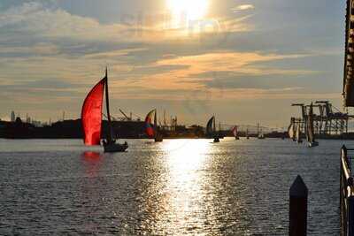 Eves Waterfront Restaurant