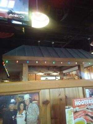 Hooters - Tyrone