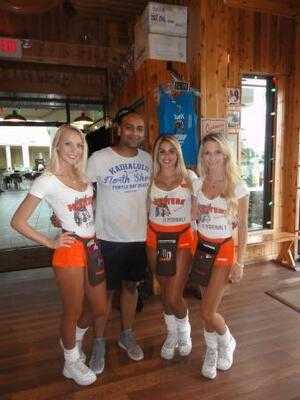Hooters - Tyrone