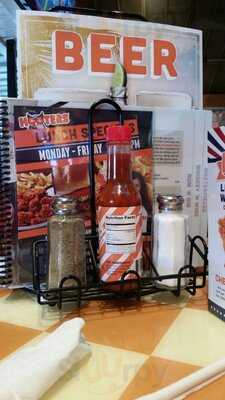 Hooters