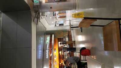 Gilbert's Food Bar And Bakery