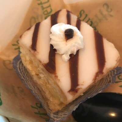 Gilbert's Food Bar And Bakery