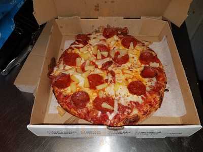 Archie's Famous Pizza