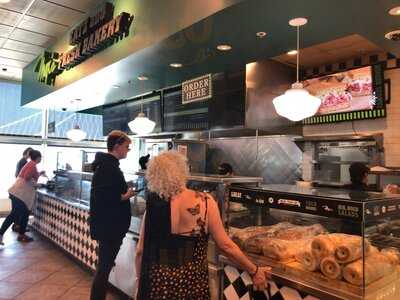 Max's Eatz And Fresh Bakery