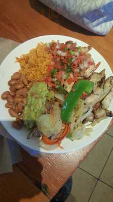 Max's Eatz And Fresh Bakery