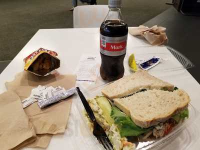 Max's Eatz And Fresh Bakery