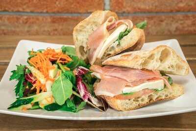 Baygreens Salads & More