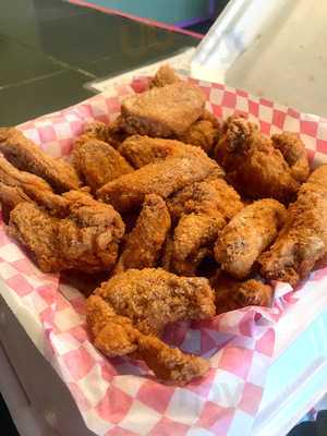 Freaky'z Wingz And Catering