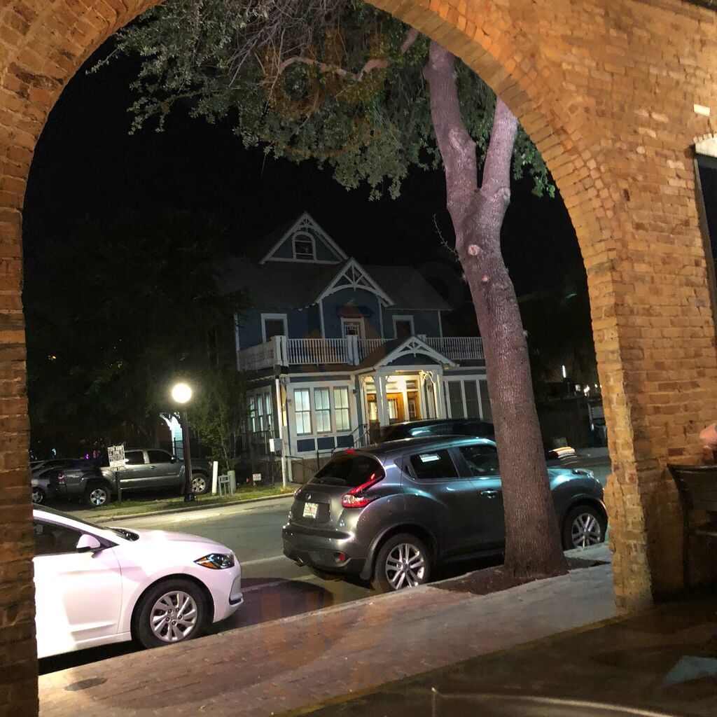 Mojo Hogtown Bar-b-que