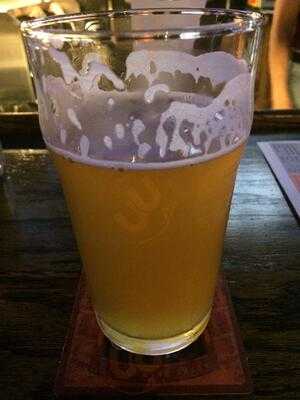 Winking Lizard Tavern