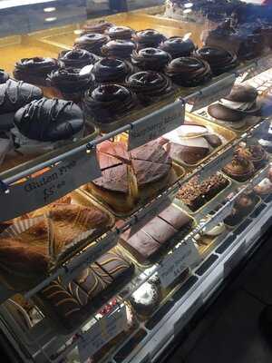 Mike's Pastry