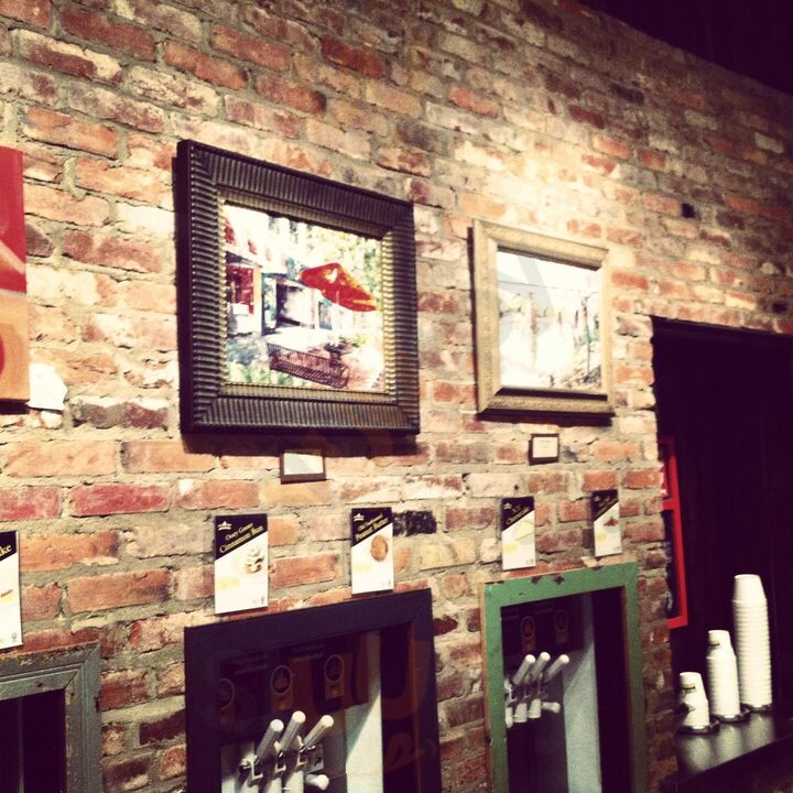 Freeze Frame Yogurt Shoppe