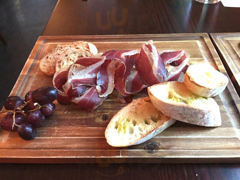 Bacco Pizzeria And Wine Bar